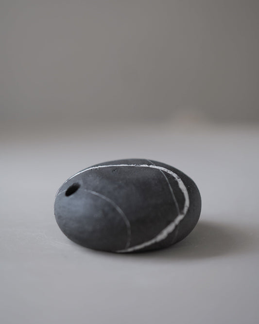 Stillness Pebble 015 / Dry Flower Vase