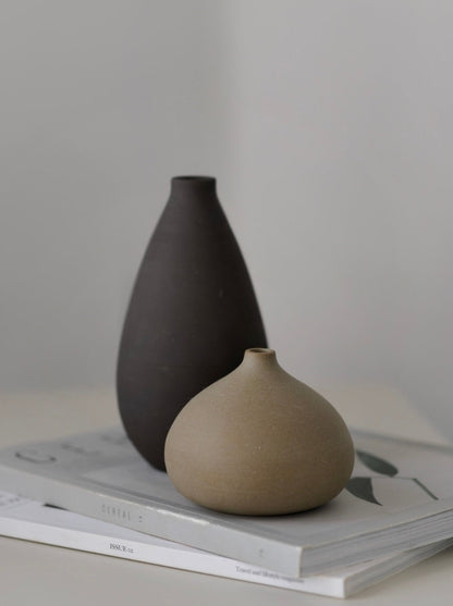 Dark Teardrop Bottle Vase