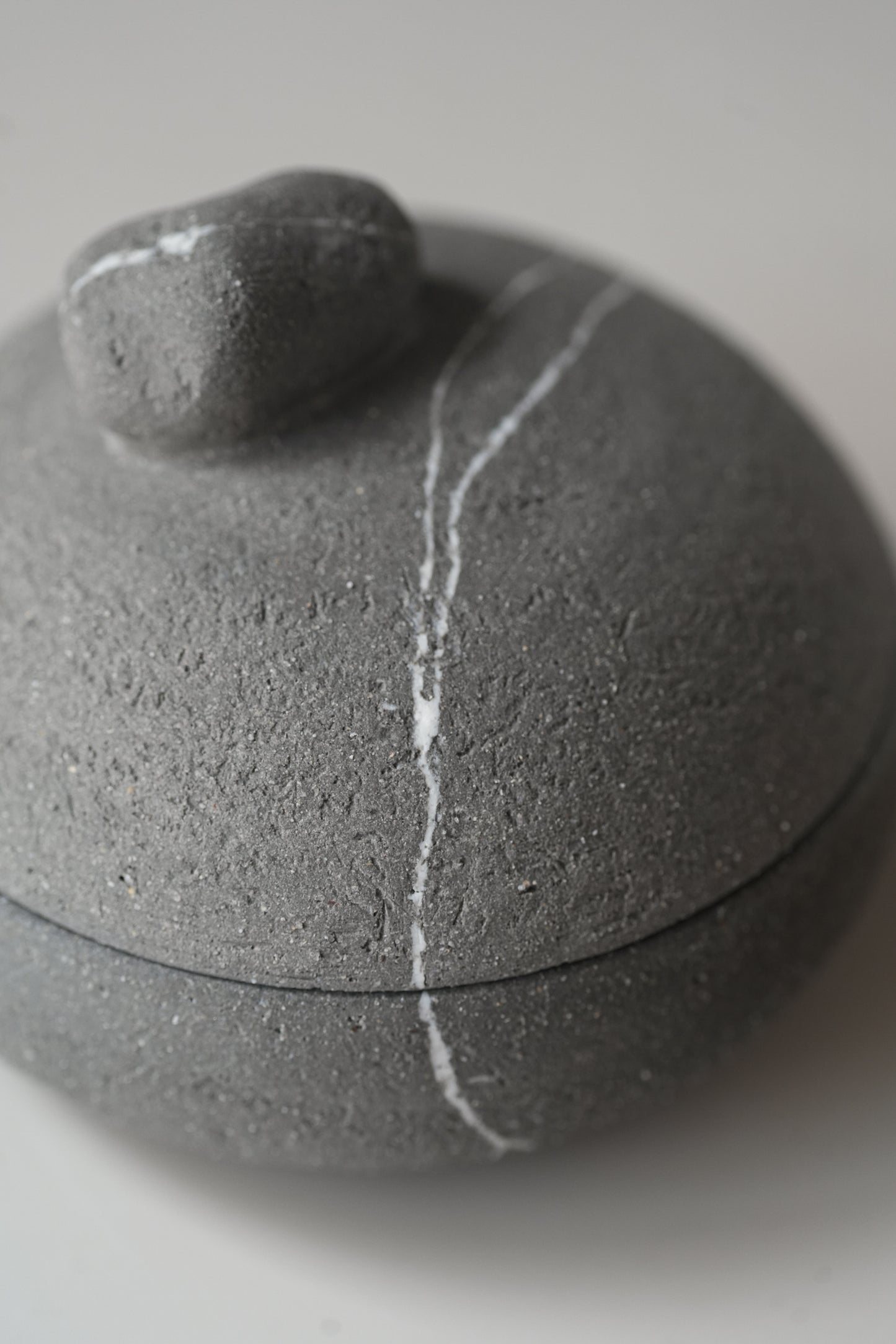 Stillness Pebble 038 / Dark Grey Box
