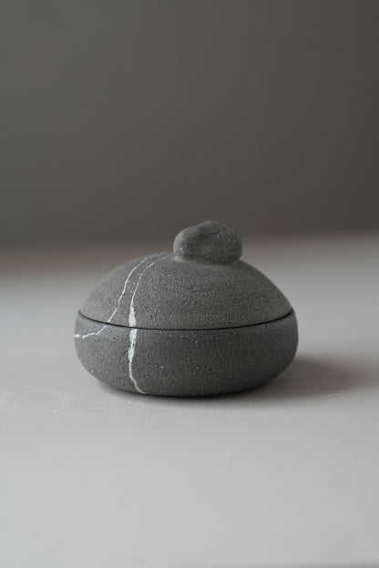 Stillness Pebble 038 / Dark Grey Box