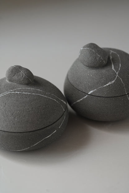 Stillness Pebble 038 / Dark Grey Box