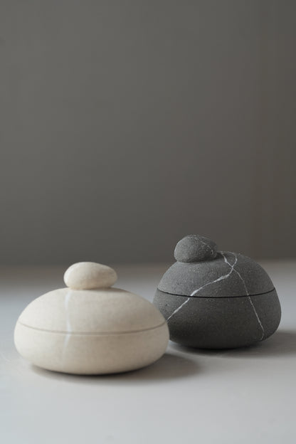 Stillness Pebble 038 / Dark Grey Box