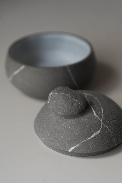 Stillness Pebble 037 / Dark Grey Box