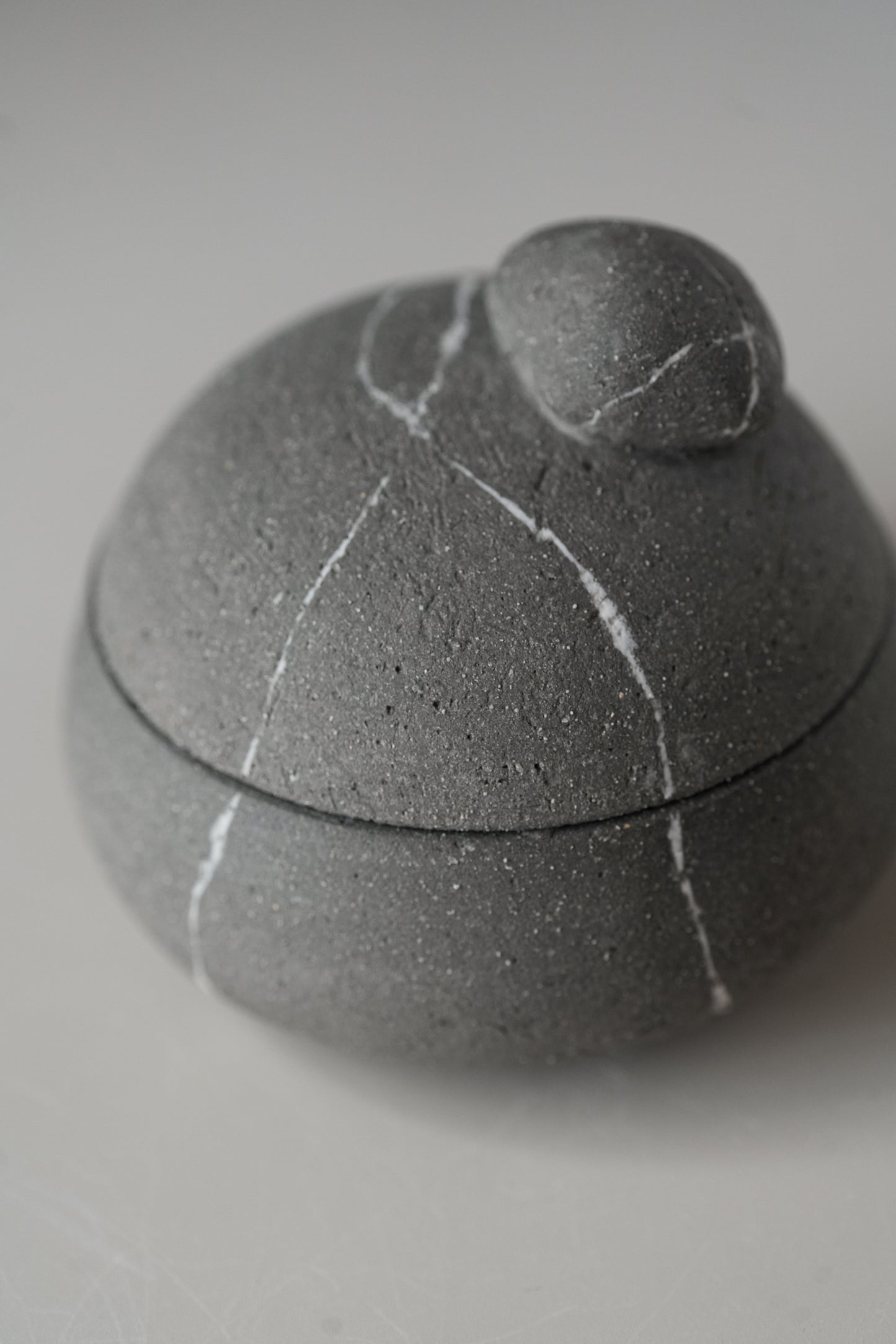 Stillness Pebble 037 / Dark Grey Box
