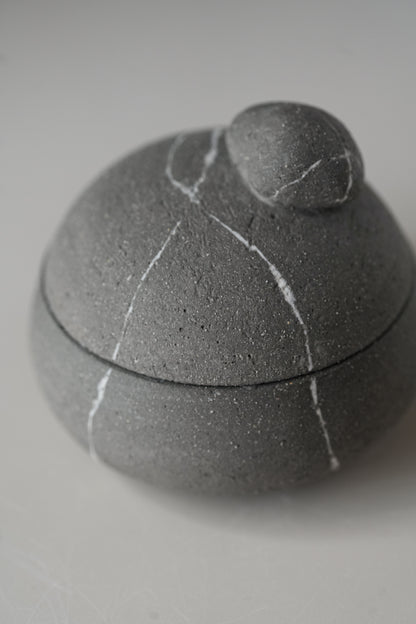 Stillness Pebble 037 / Dark Grey Box