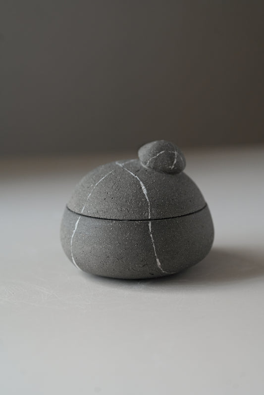 Stillness Pebble 037 / Dark Grey Box