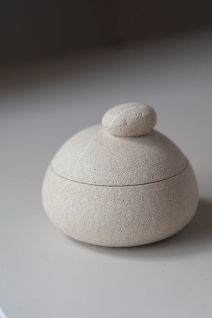 Stillness Pebble 035 / Beige Box