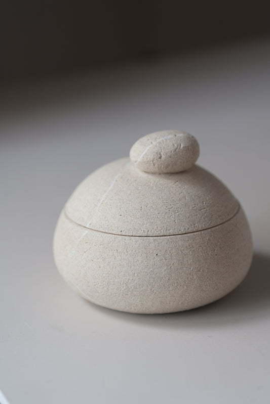 Stillness Pebble 035 / Beige Box