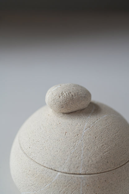 Stillness Pebble 035 / Beige Box