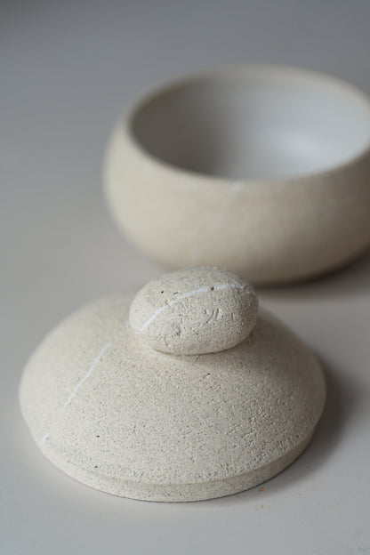 Stillness Pebble 035 / Beige Box