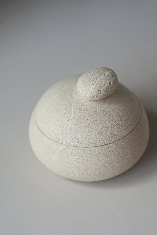 Stillness Pebble 035 / Beige Box