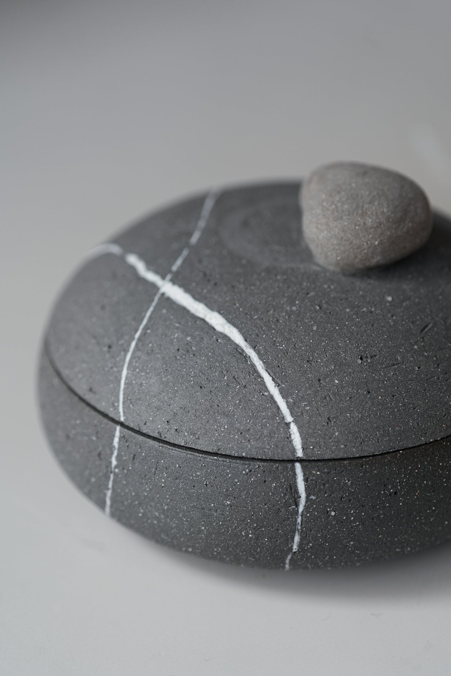 Stillness Pebble 034 / Dark Grey Box