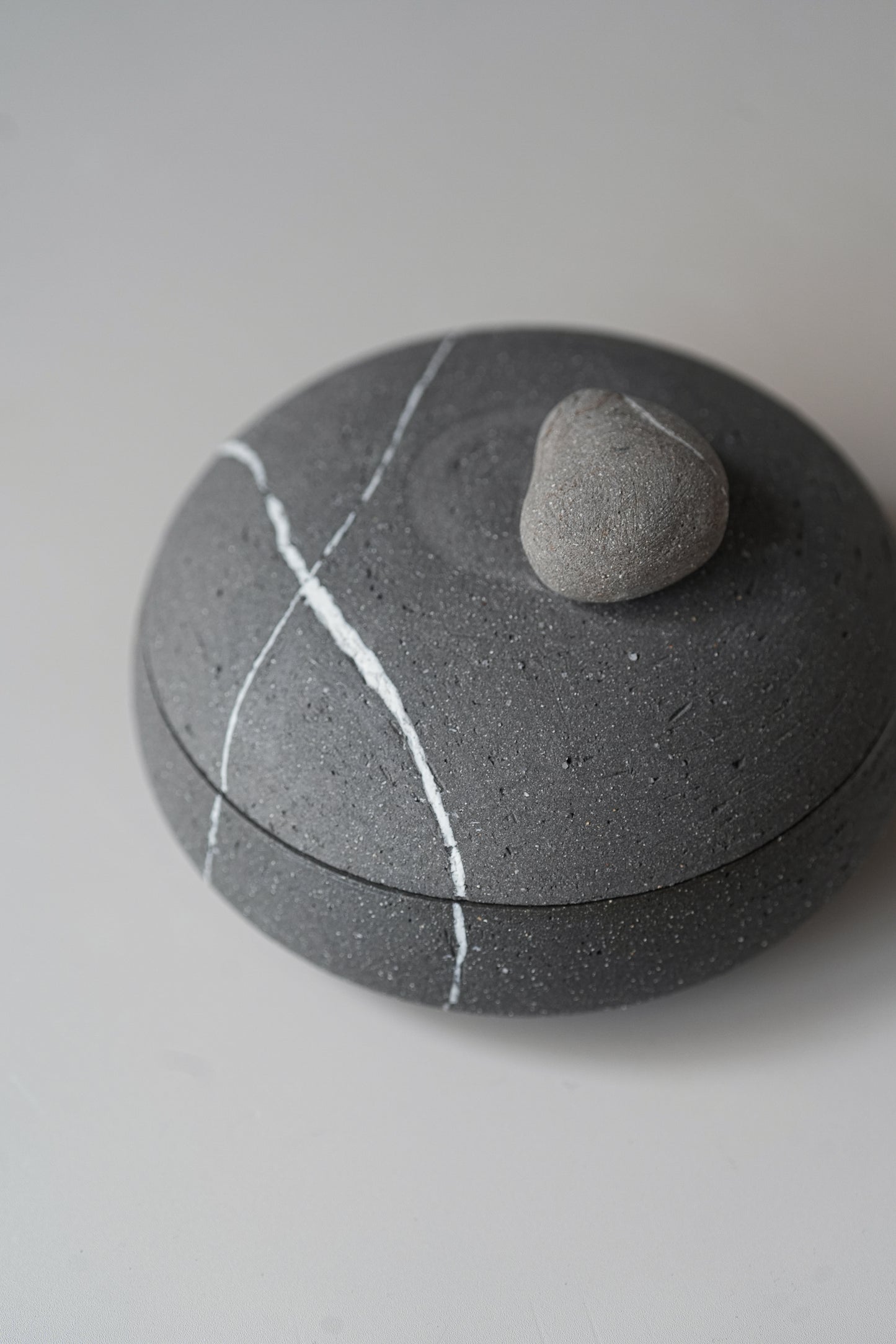 Stillness Pebble 034 / Dark Grey Box