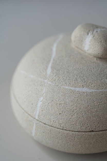 Stillness Pebble 033 / Beige Box